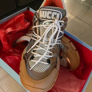 Women’s Gucci Flashtrek Leather Sneakers